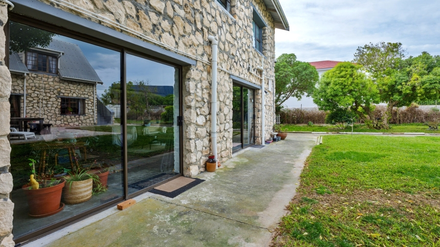 5 Bedroom Property for Sale in Struisbaai Western Cape